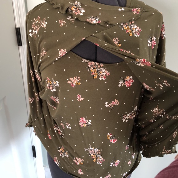 A glow maturinity and nursing top - Picture 3 of 6